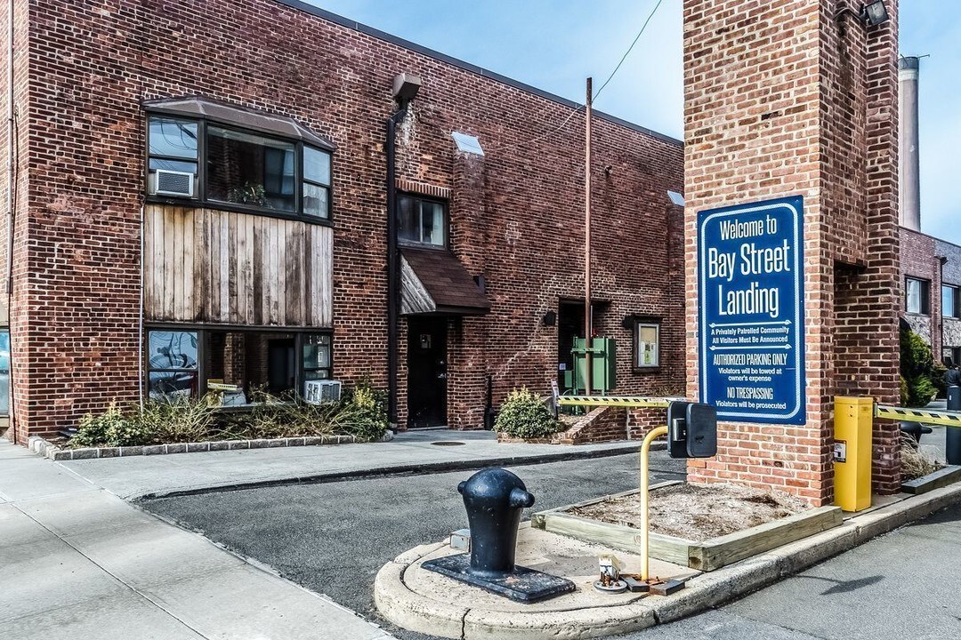 80 Bay St Landing in Staten Island, NY - Building Photo