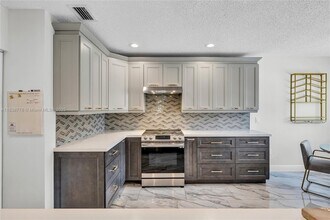 7525 NW 61st Terrace in Parkland, FL - Building Photo - Building Photo