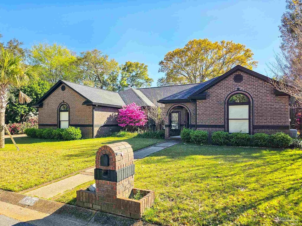 3351 Tompkins St in Pensacola, FL - Foto de edificio