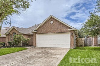 814 Robins Way in Stafford, TX - Building Photo - Building Photo