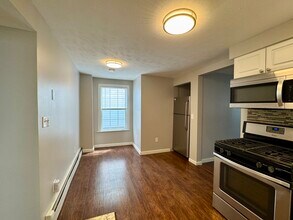 114 Clinton Street in Saratoga Springs, NY - Foto de edificio - Building Photo