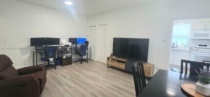 2542 SW 8th St in Miami, FL - Building Photo - Building Photo