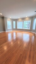 7637 S Kingston Ave, Unit 2 in Chicago, IL - Building Photo