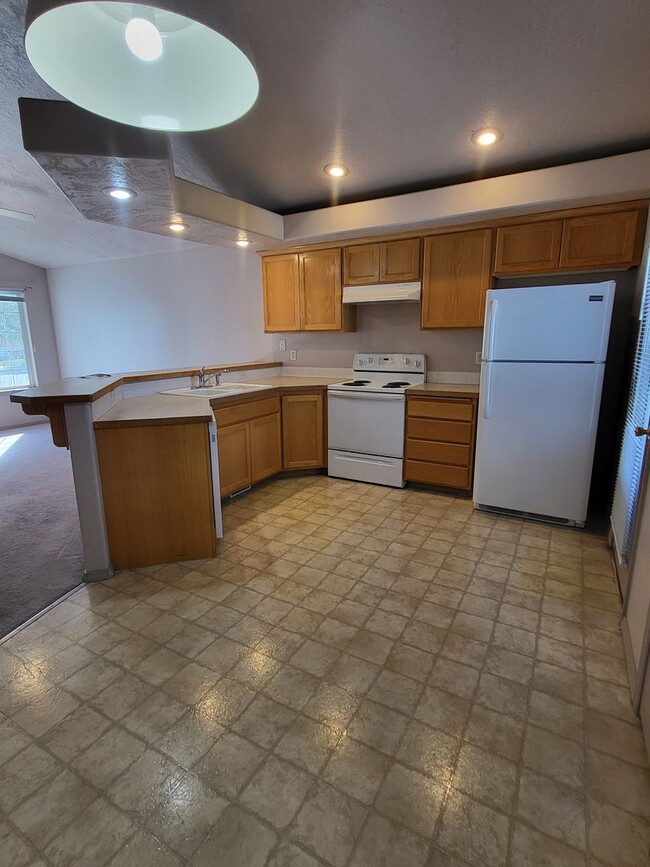 2325 S Garland St in Nampa, ID - Foto de edificio - Building Photo