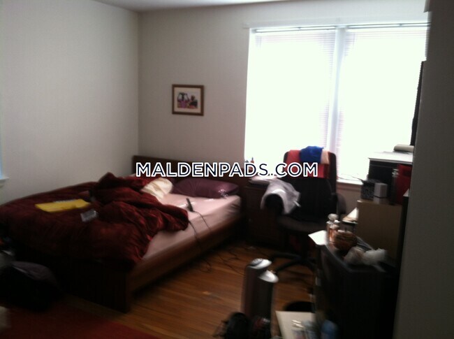 349 Pleasant St in Malden, MA - Building Photo - Building Photo