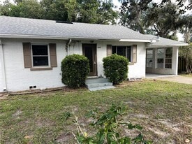240 Deerfoot Rd in DeLand, FL - Building Photo