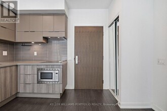 39 Roehampton Ave in Toronto, ON - Building Photo - Building Photo