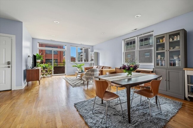 693 N Peoria St in Chicago, IL - Building Photo - Building Photo