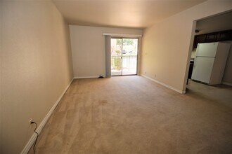 5081 RIVER GLEN Dr in Las Vegas, NV - Building Photo - Building Photo