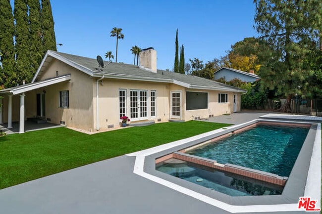 3401 Alginet Dr in Los Angeles, CA - Building Photo - Building Photo