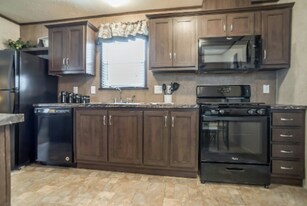 9797 Eastwinds Dr in Fair Haven, MI - Building Photo