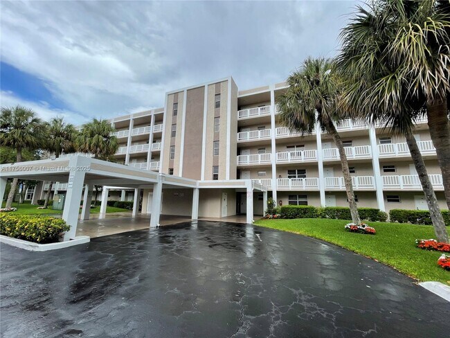 1075 Riverside Dr in Coral Springs, FL - Foto de edificio - Building Photo