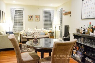 1404 Commonwealth Ave, Unit 5 in Boston, MA - Building Photo - Building Photo