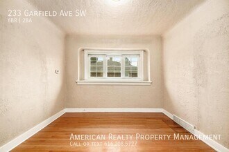 233 Garfield Ave SW in Grand Rapids, MI - Building Photo - Building Photo