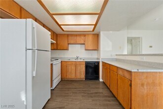 2200 Benmore St in Las Vegas, NV - Building Photo - Building Photo