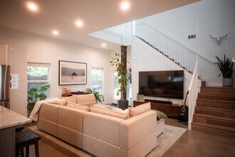 903 Garden Villa Ct in Austin, TX - Foto de edificio - Building Photo