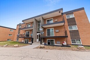 300 Marlene Ct in Wauconda, IL - Building Photo