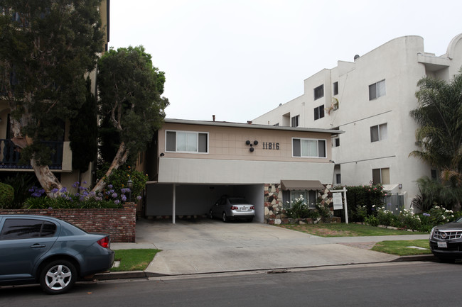 10 Unit in Prime Brentwood in Los Angeles, CA - Building Photo - Building Photo