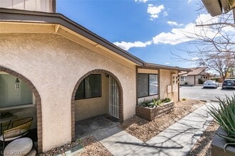 5701 Smoke Ranch Rd in Las Vegas, NV - Building Photo - Building Photo