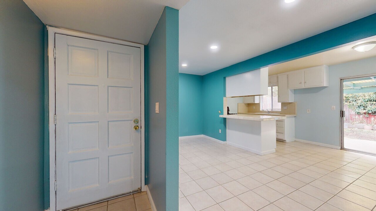1617-1619 E Rumble Rd in Modesto, CA - Building Photo