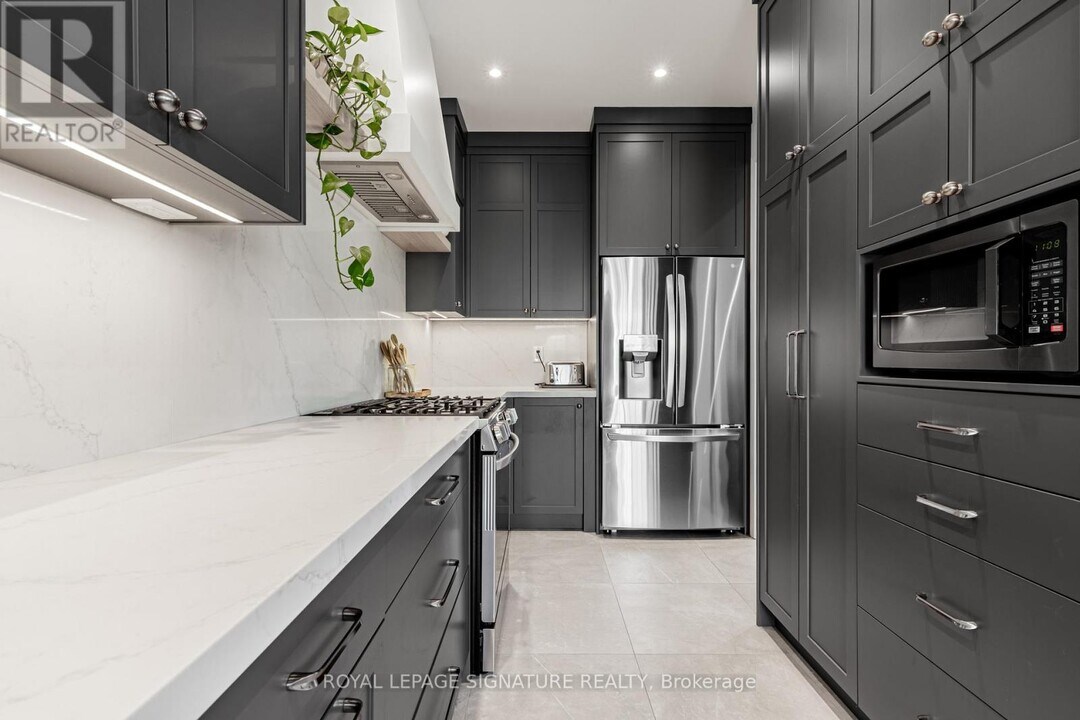 171 Wolf Creek Crescent in Vaughan, ON - Building Photo