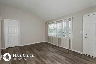 7300 Betsy Ross Dr in Louisville, KY - Building Photo - Building Photo