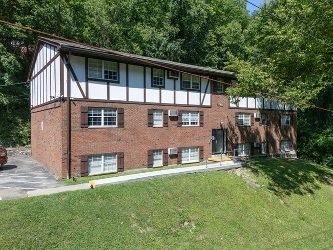 The Woods at Wyoming in Cincinnati, OH - Building Photo - Building Photo