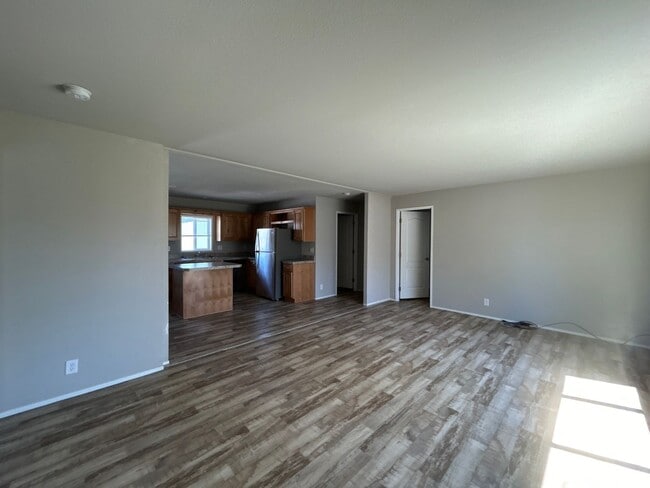 223 SE 8th St in Madras, OR - Building Photo - Building Photo