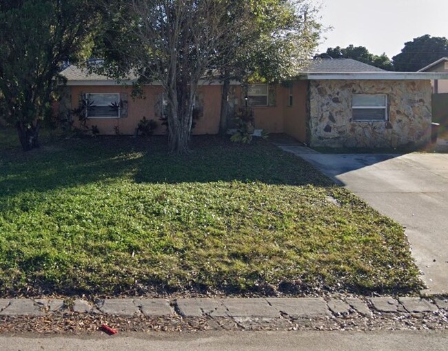 5440 96th Ave N in Pinellas Park, FL - Foto de edificio - Building Photo