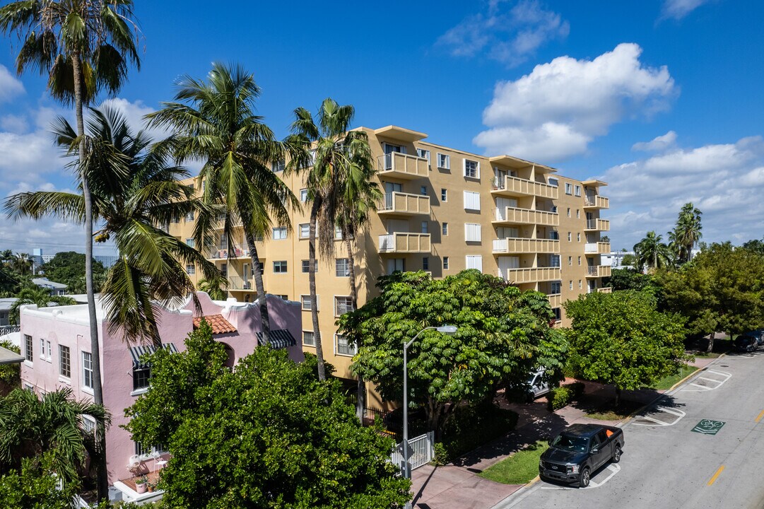 Penn Terrace Towers in Miami Beach, FL - Building Photo