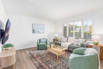 4905 Rhoads Ave in Santa Barbara, CA - Building Photo - Building Photo