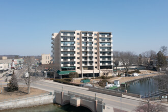 Geneva Towers in Lake Geneva, WI - Building Photo - Building Photo