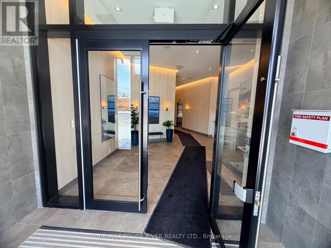 2 Manderley Dr in Toronto, ON - Building Photo - Building Photo