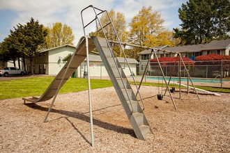 Riviera Village Apartments in Eugene, OR - Building Photo - Building Photo