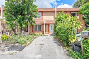 2759 NW 198th Terrace in Miami Gardens, FL - Building Photo