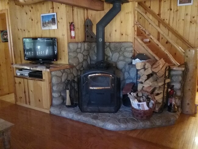 53750 Tollgate Rd in Idyllwild, CA - Building Photo - Building Photo