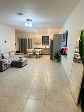 437 NE 13th St in Florida City, FL - Building Photo - Building Photo