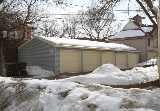 1901 DuPont Ave S in Minneapolis, MN - Building Photo - Building Photo