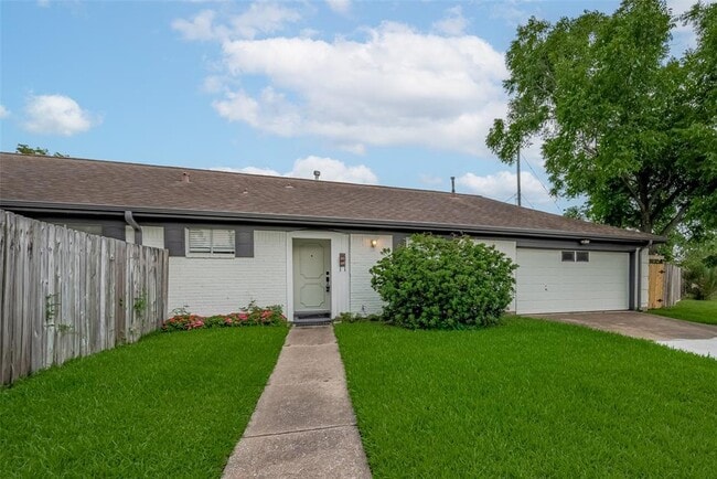 605 Sorrento Dr in El Lago, TX - Building Photo - Building Photo