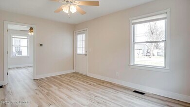 3318 Van Winkle Dr in Louisville, KY - Building Photo - Building Photo