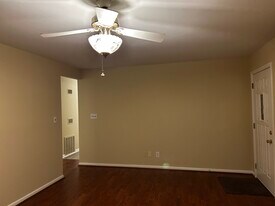 220 E Trotwood Blvd in Dayton, OH - Building Photo