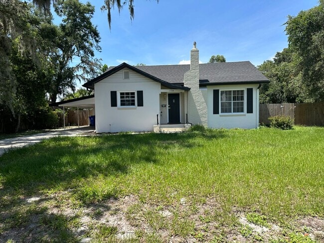 property at 1704 E Elm Rd