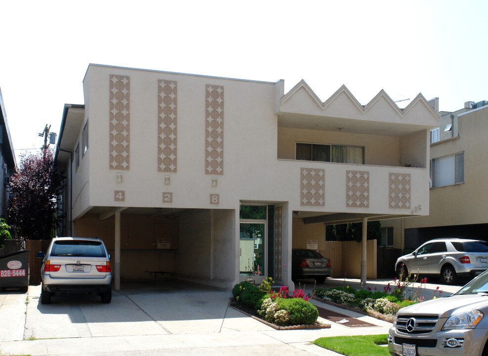 428 Arnaz Dr in Los Angeles, CA - Building Photo