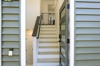 326 N 100th St in Seattle, WA - Foto de edificio - Building Photo