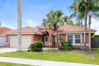 14730 SW 176th St in Miami, FL - Foto de edificio - Building Photo