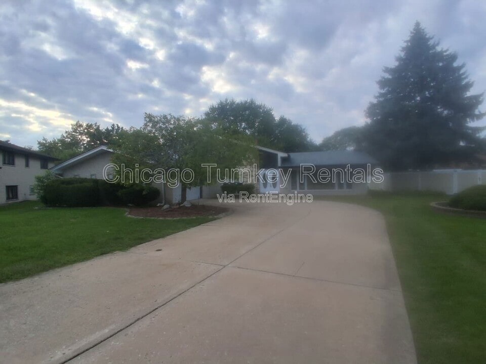 1204 E 166th Pl in South Holland, IL - Building Photo