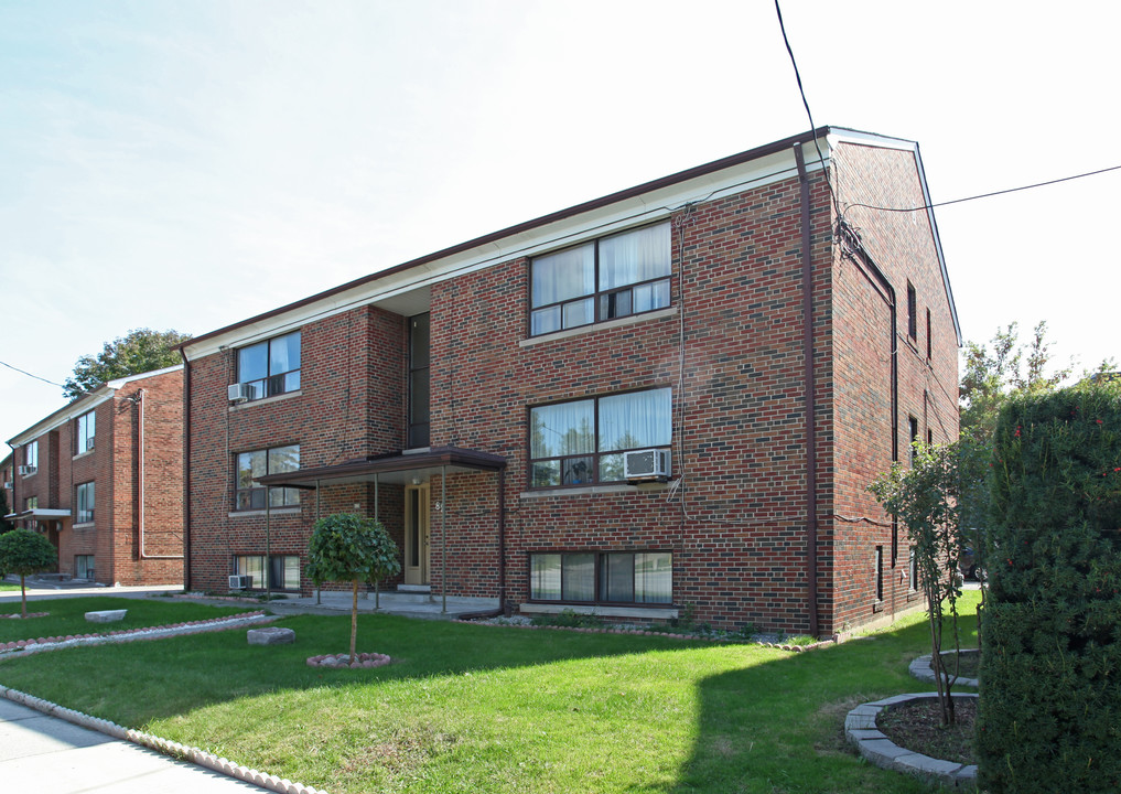 82 Trethewey Dr in Toronto, ON - Building Photo