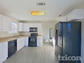 932 Crowder Dr in Crowley, TX - Foto de edificio - Building Photo