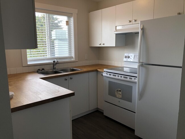 property at 1050 Braidwood Rd