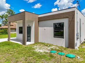 1056 Fayette Ave in Lehigh Acres, FL - Building Photo - Building Photo